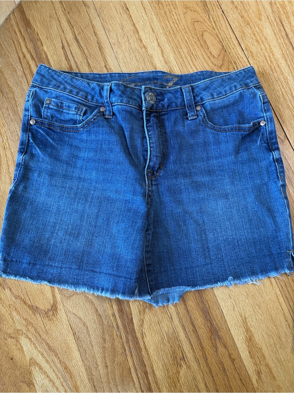 Seven7 women’s Jean shorts - Picture 3 of 6